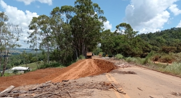 Após aproximadamente 2 meses interditada DER inicia obras de recuperação da MGC-354 entre Presidente Olegário e Patos de Minas Após aproximadamente 2 meses interditada DER inicia obras de recuperação da MGC-354 entre Presidente Olegário e Patos de Minas