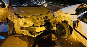 Motorista inabilitado e com sintomas de embriaguez avança sinal e provoca acidente em Carmo do Paranaíba Motorista inabilitado e com sintomas de embriaguez avança sinal e provoca acidente em Carmo do Paranaíba