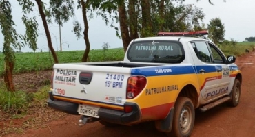 Acidente de trabalho: Idoso morre prensado entre trator e carreta Acidente de trabalho: Idoso morre prensado entre trator e carreta