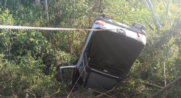 Buraco na pista da BR-365 pode ter provocado acidente que matou uma pessoa e deixou outra ferida Buraco na pista da BR-365 pode ter provocado acidente que matou uma pessoa e deixou outra ferida