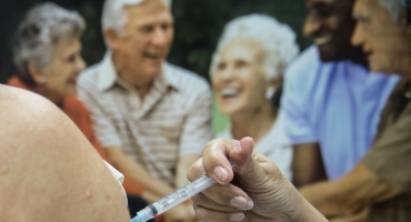 Ministério da Saúde recomenda segunda dose de reforço para idosos acima de 80 anos Ministério da Saúde recomenda segunda dose de reforço para idosos acima de 80 anos