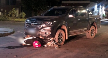 Motociclista fica ferido após ser atingido por caminhonete na cidade de Patos de Minas Motociclista fica ferido após ser atingido por caminhonete na cidade de Patos de Minas