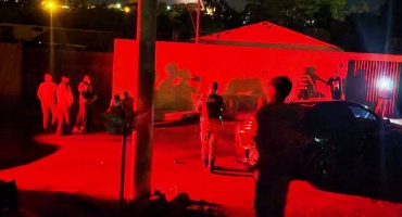 Carmo do Paranaíba – Condutor bate em poste e deixa veículo no local Carmo do Paranaíba – Condutor bate em poste e deixa veículo no local