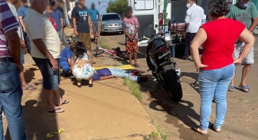 Condutor de motocicleta de 16 anos se envolve em acidente e pode ter fraturado perna e mão Condutor de motocicleta de 16 anos se envolve em acidente e pode ter fraturado perna e mão