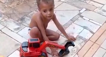 Mãe pede ajuda para filho que sofre com glaucoma congênito Mãe pede ajuda para filho que sofre com glaucoma congênito