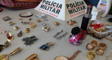 Polícia Militar recupera produtos furtados em residência no Bairro Caiçaras em Patos de Minas Polícia Militar recupera produtos furtados em residência no Bairro Caiçaras em Patos de Minas