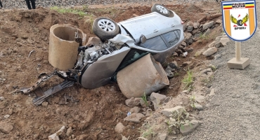 Veículo capota em desvio improvisado na MGC 354 no município de Presidente Olegário Veículo capota em desvio improvisado na MGC 354 no município de Presidente Olegário