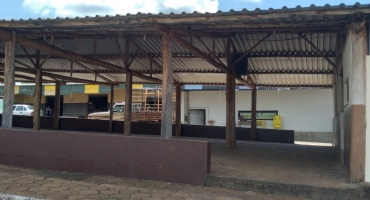 Bandidos invadem residência no Distrito de Monjolinho e fazem família de comerciante refém Bandidos invadem residência no Distrito de Monjolinho e fazem família de comerciante refém
