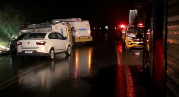 Óleo na pista pista da BR-354 entre Lagoa Formosa e Patos de Minas provoca acidente com carro forte transportando mais de 2 milhões Óleo na pista pista da BR-354 entre Lagoa Formosa e Patos de Minas provoca acidente com carro forte transportando mais de 2 milhões