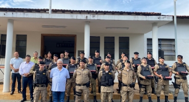 Polícia Militar realiza solenidade para entrega de 23 pistolas de emissão de impulsos elétricos Polícia Militar realiza solenidade para entrega de 23 pistolas de emissão de impulsos elétricos