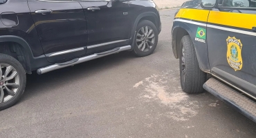 PRF recupera caminhonete furtada na cidade de Nova Lima e prende indivíduos por receptação PRF recupera caminhonete furtada na cidade de Nova Lima e prende indivíduos por receptação