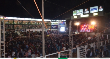 Festa do Feijão: abertura do rodeio Entre Equipes e show da dupla Lucas Reis e Thácio leva grande público ao Parque em Lagoa Formosa