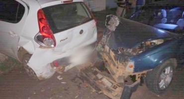 Condutor alcoolizado atinge automóvel estacionado no Bairro Bela Vista em Patos de Minas Condutor alcoolizado atinge automóvel estacionado no Bairro Bela Vista em Patos de Minas
