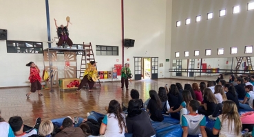 TUPAM apresenta peça teatral para alunos do Colégio Universitário