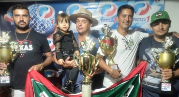 Torneio de Truco da Festa do Feijão terminou neste domingo (1) com premiação aos vencedores Torneio de Truco da Festa do Feijão terminou neste domingo (1) com premiação aos vencedores