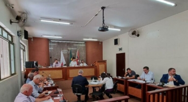 Quebra de decoro: com votos insuficientes denúncia contra prefeito de Carmo do Paranaíba é rejeitada Quebra de decoro: com votos insuficientes denúncia contra prefeito de Carmo do Paranaíba é rejeitada