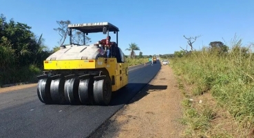 Recuperação da MG-190 avança entre Abadia dos Dourados e a BR-365 Recuperação da MG-190 avança entre Abadia dos Dourados e a BR-365