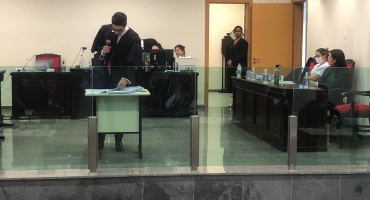 Mulher de Patos de Minas absolvida no primeiro julgamento, volta ao banco dos réus e acaba condenada a 16 anos de prisão por envolvimento na morte do amante Mulher de Patos de Minas absolvida no primeiro julgamento, volta ao banco dos réus e acaba condenada a 16 anos de prisão por envolvimento na morte do amante