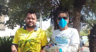 Disk árvore: mudas de espécies frutíferas são entregues pelo conselheiro ambiental de Patos de Minas