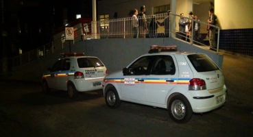 Mulher de 40 anos é agredida a pauladas na Rua Patrocínio em Patos de Minas Mulher de 40 anos é agredida a pauladas na Rua Patrocínio em Patos de Minas