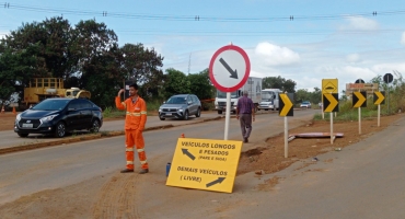 Desvio na MGC-354 entre Presidente Olegário e Patos de Minas está funcionando no sistema “pare e siga” para veículos pesados Desvio na MGC-354 entre Presidente Olegário e Patos de Minas está funcionando no sistema “pare e siga” para veículos pesados