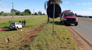 Motorista morre após sair da pista e colidir contra árvore na MG-230 em Rio Paranaíba Motorista morre após sair da pista e colidir contra árvore na MG-230 em Rio Paranaíba