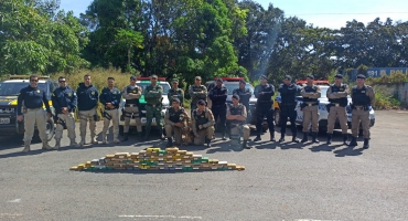 Polícia Rodoviária Federal e PM de Patos de Minas e Goiás apreende droga avaliada em mais de 7 milhões de reais Polícia Rodoviária Federal e PM de Patos de Minas e Goiás apreende droga avaliada em mais de 7 milhões de reais