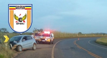 Motorista inabilitado colide contra caminhão na BR-146 em Patos de Minas Motorista inabilitado colide contra caminhão na BR-146 em Patos de Minas