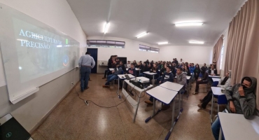 Alunos de Mecânica de Precisão ministram palestra para estudantes da Escola Agrotécnica Afonso Queiroz Alunos de Mecânica de Precisão ministram palestra para estudantes da Escola Agrotécnica Afonso Queiroz