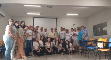 Alunas de Fisioterapia do UNIPAM ministram palestra para participantes da Associação dos Deficientes Visuais Alunas de Fisioterapia do UNIPAM ministram palestra para participantes da Associação dos Deficientes Visuais