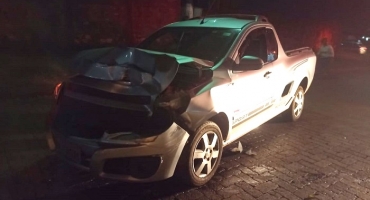 Seis automóveis ficam danificados após motorista passar mal e provocar colisão traseira na Avenida Afonso Queiroz Seis automóveis ficam danificados após motorista passar mal e provocar colisão traseira na Avenida Afonso Queiroz