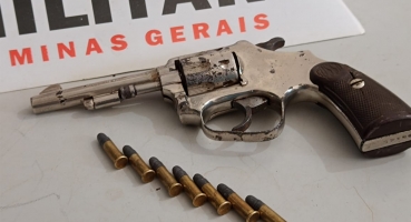 Homem de 31 anos com passagens pela polícia é detido por posse ilegal de arma de fogo Homem de 31 anos com passagens pela polícia é detido por posse ilegal de arma de fogo