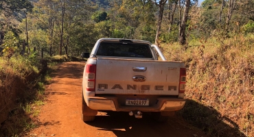 Caminhonete tomada de assalto na zona rural de Presidente Olegário é recuperada pela PM Caminhonete tomada de assalto na zona rural de Presidente Olegário é recuperada pela PM