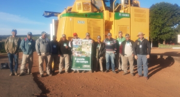 Trabalhadores rurais de Carmo do Paranaíba concluem curso de Operação e Manutenção de Colhedora de Café Trabalhadores rurais de Carmo do Paranaíba concluem curso de Operação e Manutenção de Colhedora de Café