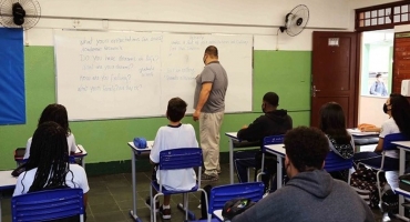 Suspensão de contratos temporários em Minas pode afetar mais de 136 mil professores Suspensão de contratos temporários em Minas pode afetar mais de 136 mil professores