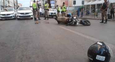 Motoqueiro em veículo com placas de Lagoa Formosa fica gravemente ferido em Patos de Minas Motoqueiro em veículo com placas de Lagoa Formosa fica gravemente ferido em Patos de Minas
