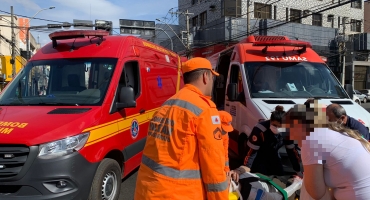 Idosa de 88 anos é atropelada por motoqueiro no centro de Patos de Minas Idosa de 88 anos é atropelada por motoqueiro no centro de Patos de Minas