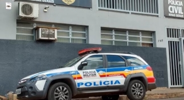 Após acusar falsamente idoso de estupro mãe e filha são encaminhadas para a delegacia em Patos de Minas Após acusar falsamente idoso de estupro mãe e filha são encaminhadas para a delegacia em Patos de Minas