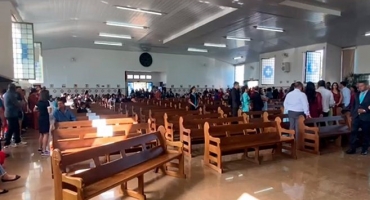 Casamento comunitário movimenta Igreja de Nossa Senhora de Fátima em Patos de Minas no dia do Padroeiro da cidade 