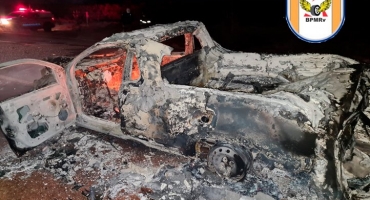 Carro de funerária que levava corpo de Patrocínio para Coromandel incendeia após atropelar cavalo solto na pista Carro de funerária que levava corpo de Patrocínio para Coromandel incendeia após atropelar cavalo solto na pista