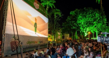 Cine Família na Praça leva experiência de cinema a céu aberto para Patos de Minas e outras três cidades do interior mineiro Cine Família na Praça leva experiência de cinema a céu aberto para Patos de Minas e outras três cidades do interior mineiro