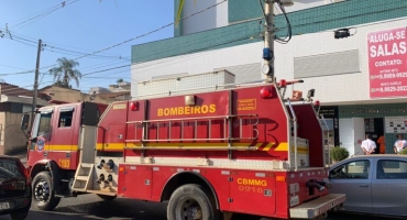 Cinco pessoas ficam presas em elevador em Patos de Minas