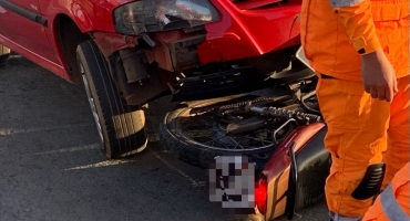 Acidente na Avenida JK em Patos de Minas deixa motoqueiro ferido 