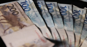 Auxílio Brasil de R$ 600 começa a ser pago em agosto Auxílio Brasil de R$ 600 começa a ser pago em agosto