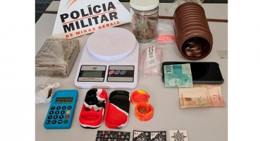 Polícia Militar apreende grande quantidade de drogas em Patos de Minas após ataque de cães Polícia Militar apreende grande quantidade de drogas em Patos de Minas após ataque de cães