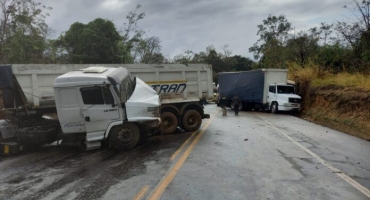 Acidente envolve seis veículos na BR-262 entre Campos Altos e Ibiá Acidente envolve seis veículos na BR-262 entre Campos Altos e Ibiá