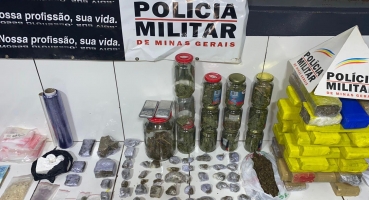 Patos de Minas: Polícia Militar apreende grande quantidade de drogas e prende casal no Bairro Nossa Senhora de Fátima Patos de Minas: Polícia Militar apreende grande quantidade de drogas e prende casal no Bairro Nossa Senhora de Fátima
