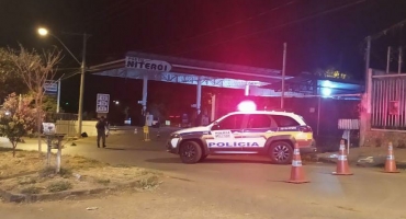 Jovem conduzindo motocicleta emplacada em Lagoa Formosa atropela pedestre em Carmo Paranaíba e ambos ficam gravemente feridos Jovem conduzindo motocicleta emplacada em Lagoa Formosa atropela pedestre em Carmo Paranaíba e ambos ficam gravemente feridos