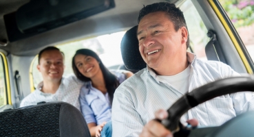 Mais de 245 mil taxistas começam a receber benefício Mais de 245 mil taxistas começam a receber benefício
