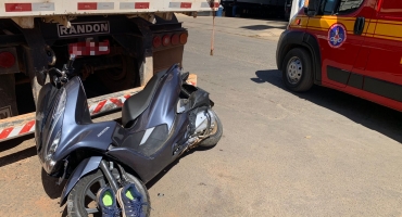 Motociclista colide contra carreta após tentativa de ultrapassagem em Patos de Minas Motociclista colide contra carreta após tentativa de ultrapassagem em Patos de Minas